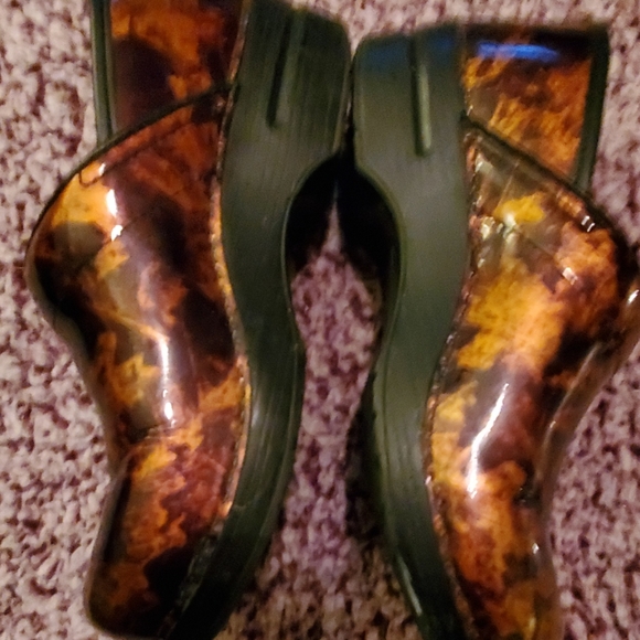 Shoes - Picture 4 of 8